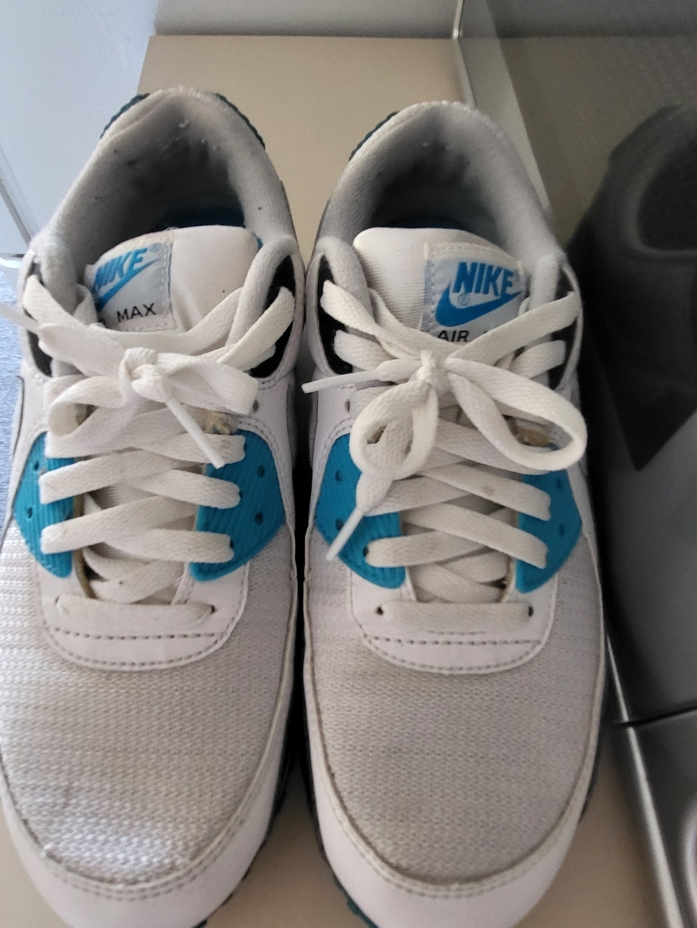 Men's Athletic Shoe Size 8.5 - Turquoise Accent